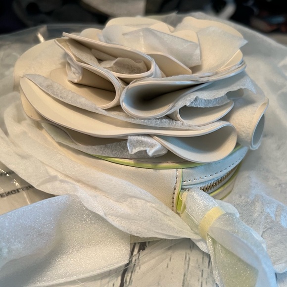 Kate Spade Flora Patent Leather 3D Wristlet - Picture 15 of 16